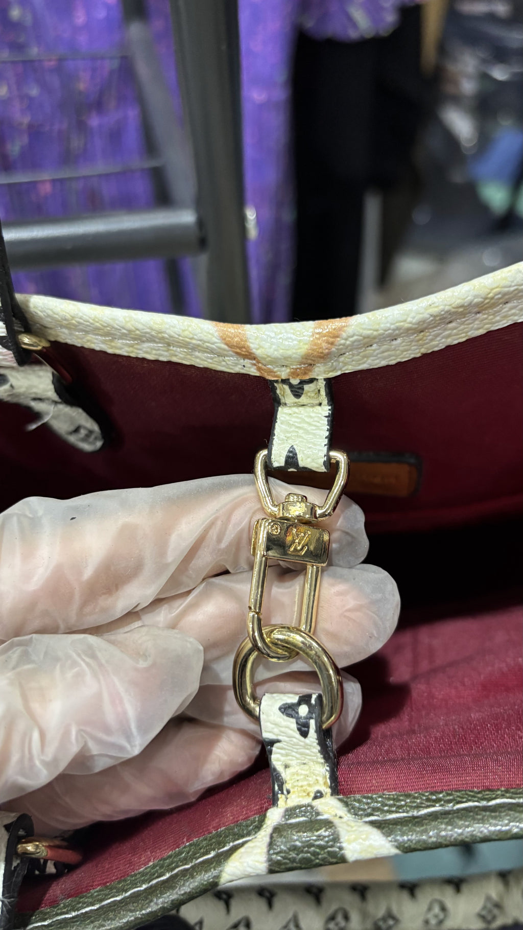 LV, LOUIS VUITTON PARIS made in France Off-White Monogram Gr