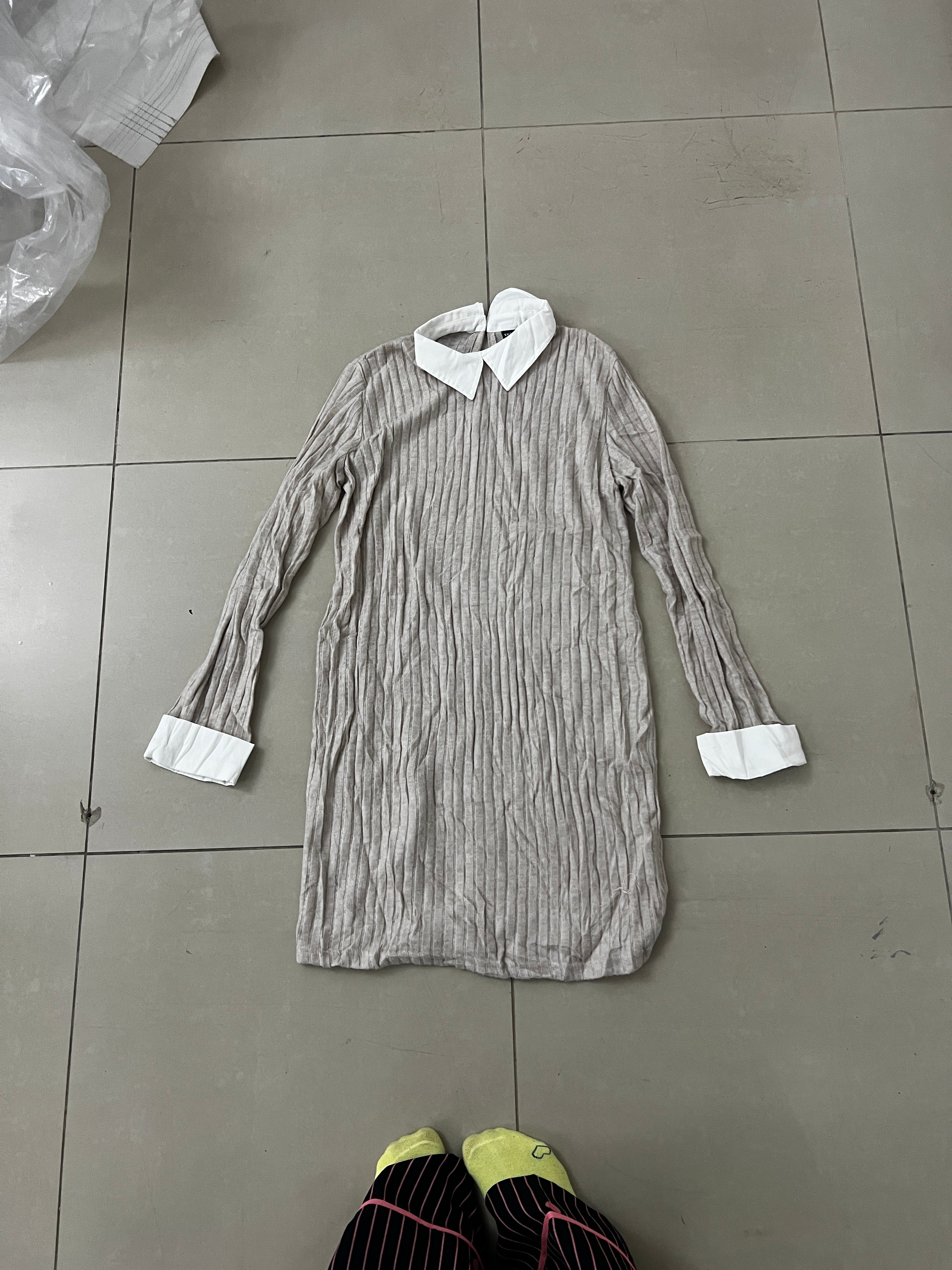SHEIN Greige Ribbed Knit Pullover with Contrast White Collar