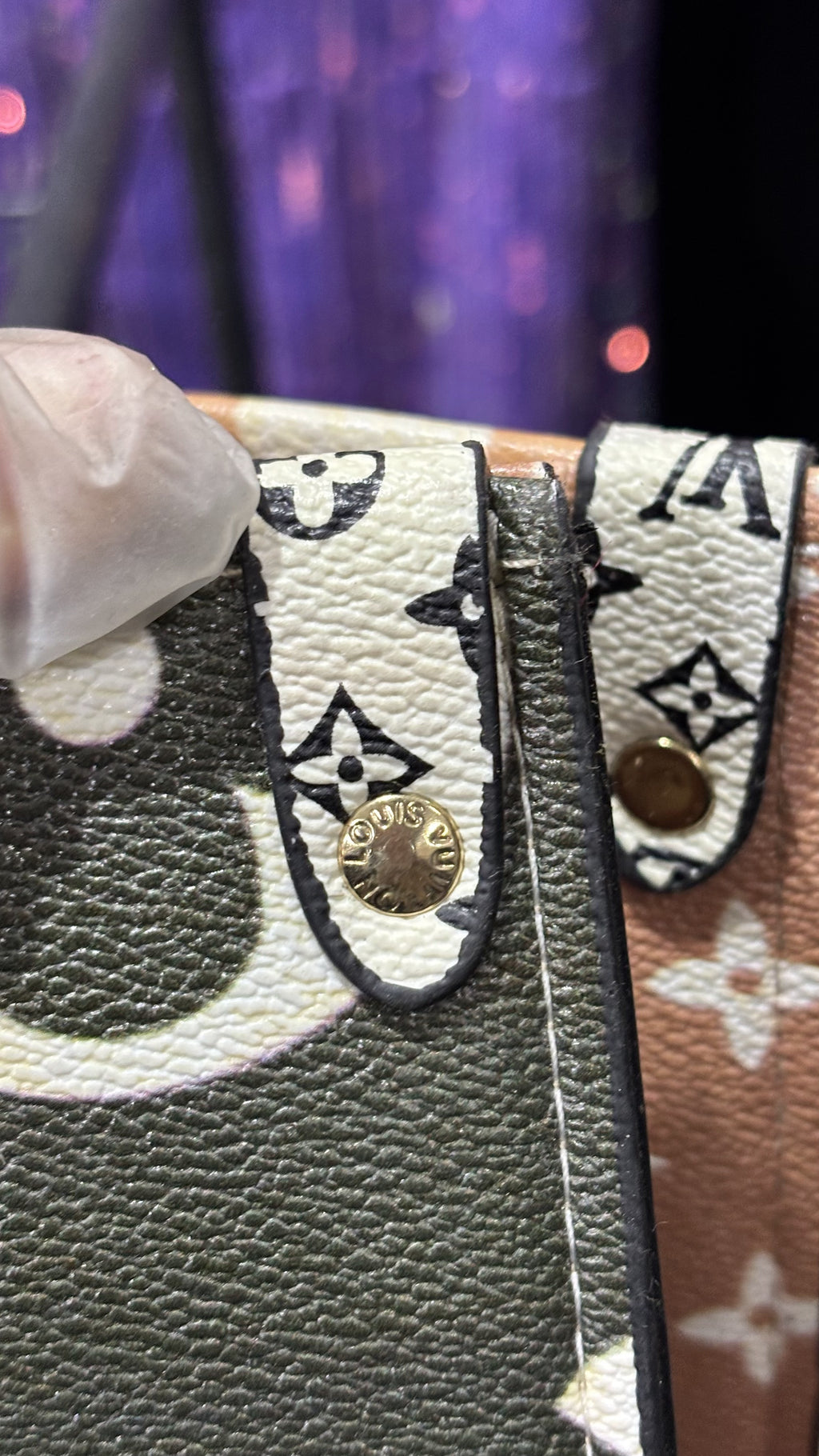 LV, LOUIS VUITTON PARIS made in France Off-White Monogram Gr