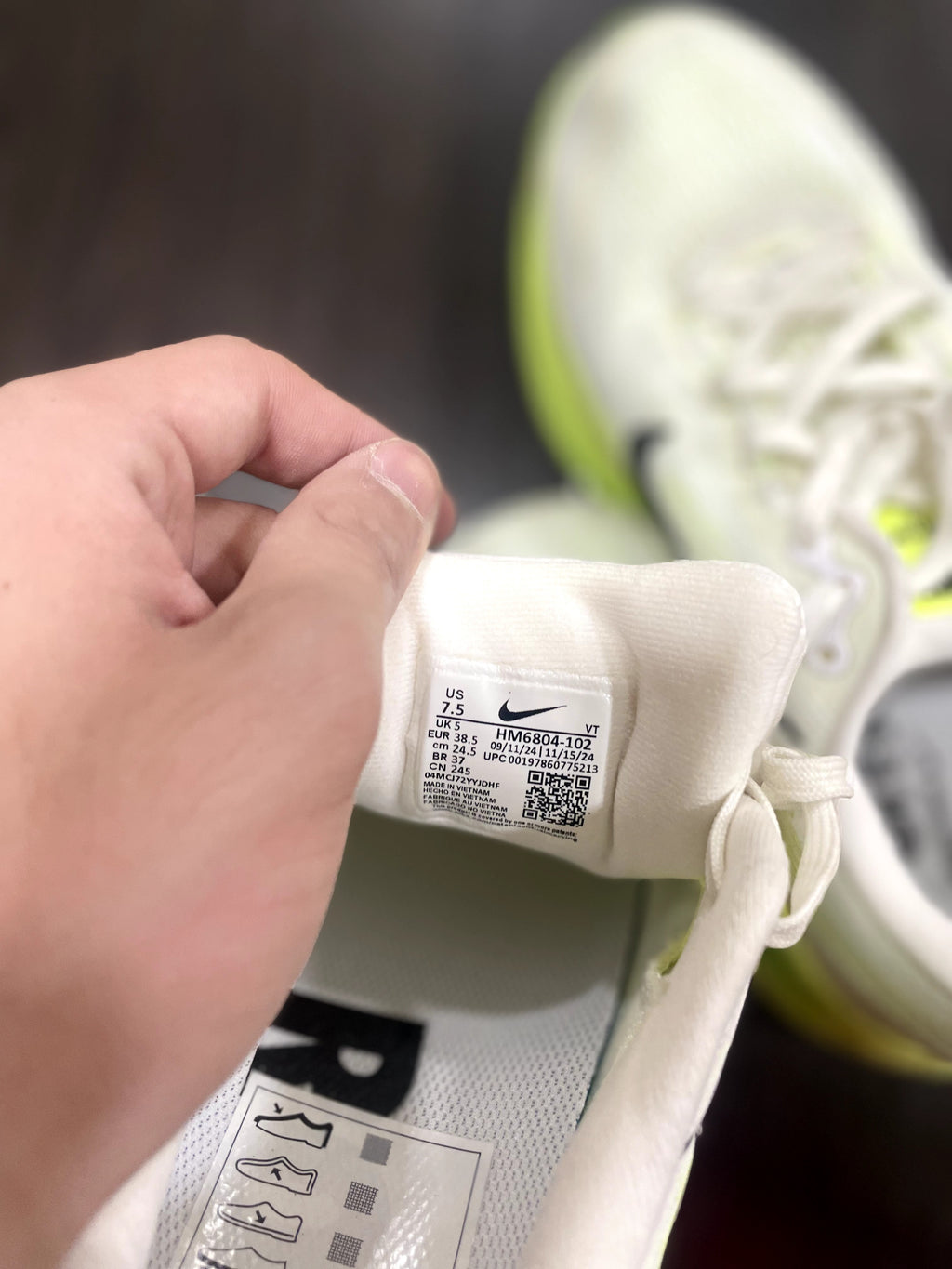 Nike Nike Air Zoom Vomero 16 Off-White Lime Sneaker