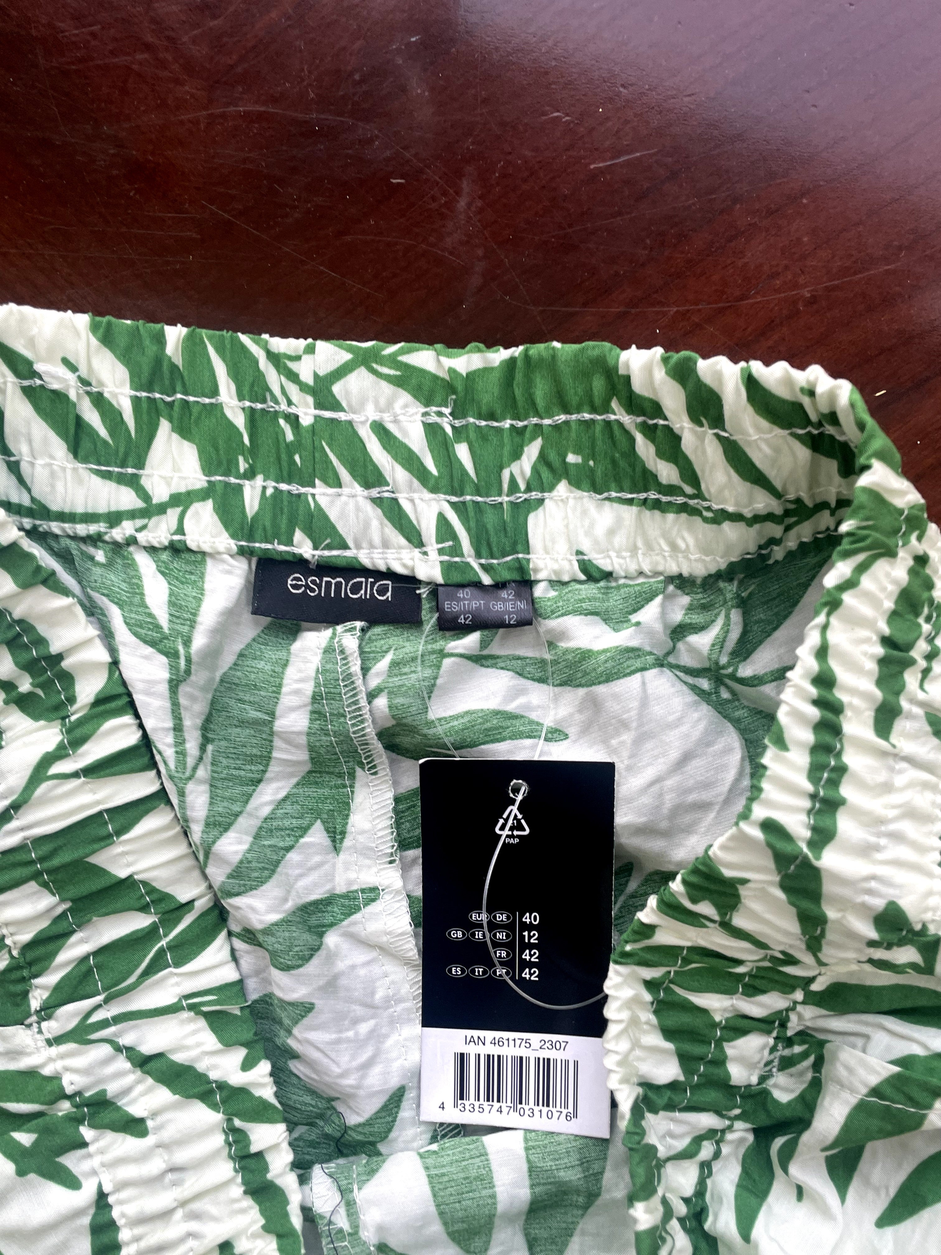 Vibrant Green Botanical Leaf Print Elastic Waist Shorts
