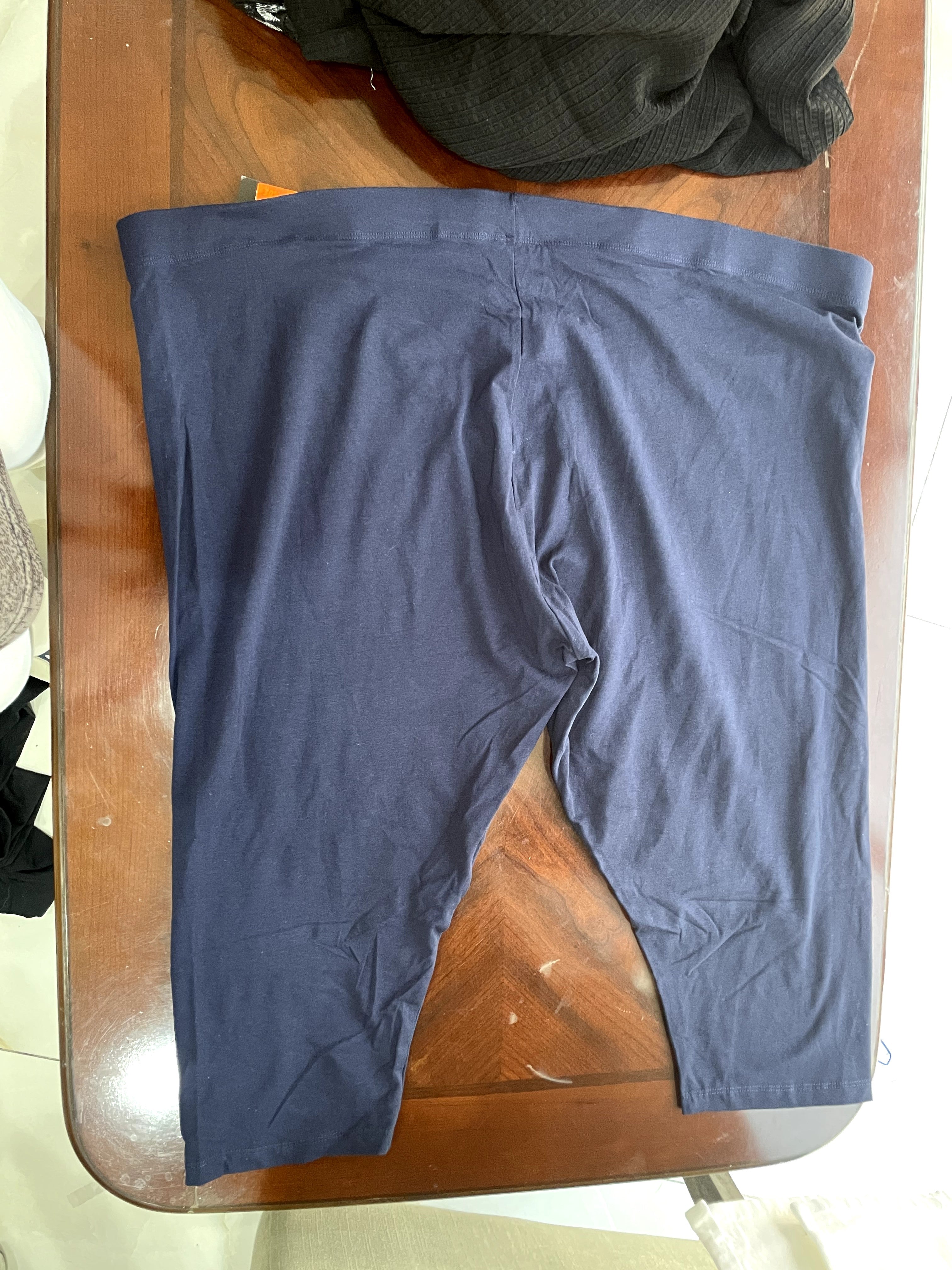 Navy Blue Cropped Capri Leggings with Elastic Waist