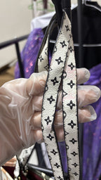 LV, LOUIS VUITTON PARIS made in France Off-White Monogram Gr