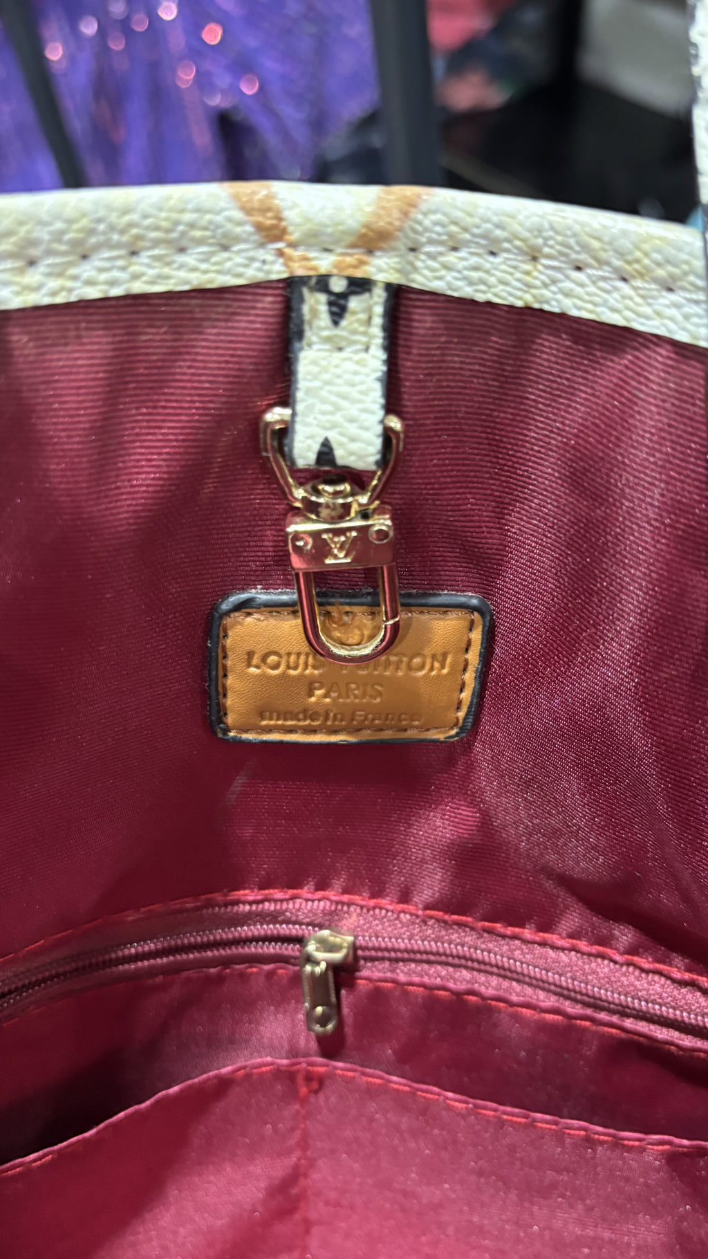 LV, LOUIS VUITTON PARIS made in France Off-White Monogram Gr